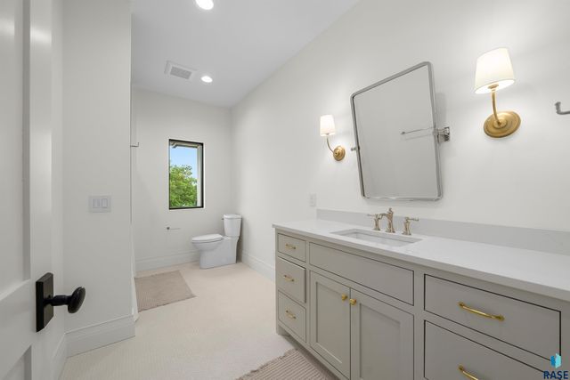 1617 S Scarlet Oak Pl Place, Sioux Falls, SD 57110