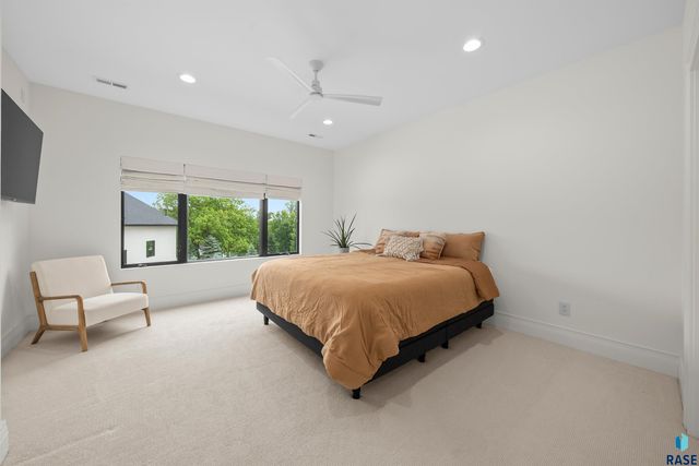 1617 S Scarlet Oak Pl Place, Sioux Falls, SD 57110