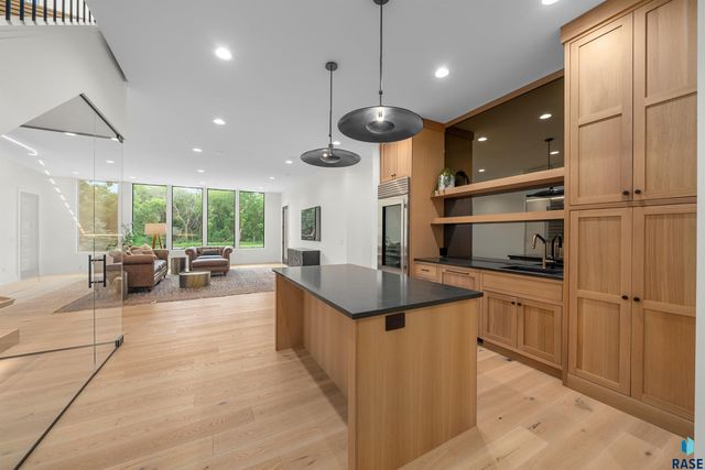 1617 S Scarlet Oak Pl Place, Sioux Falls, SD 57110