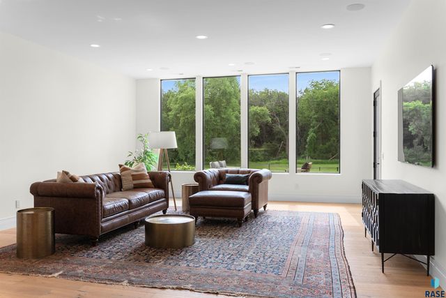 1617 S Scarlet Oak Pl Place, Sioux Falls, SD 57110