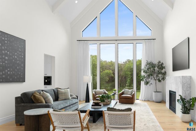 1617 S Scarlet Oak Pl Place, Sioux Falls, SD 57110