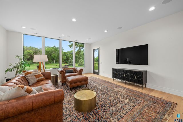 1617 S Scarlet Oak Pl Place, Sioux Falls, SD 57110