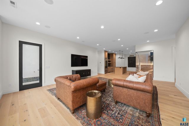 1617 S Scarlet Oak Pl Place, Sioux Falls, SD 57110