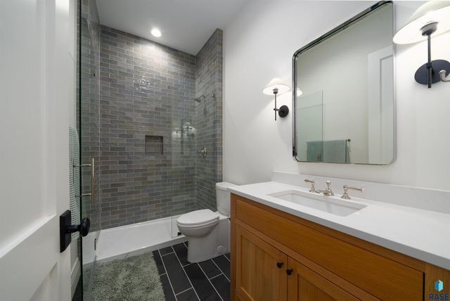 1617 S Scarlet Oak Pl Place, Sioux Falls, SD 57110