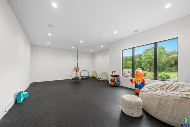 1617 S Scarlet Oak Pl Place, Sioux Falls, SD 57110