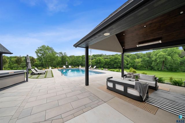 1617 S Scarlet Oak Pl Place, Sioux Falls, SD 57110