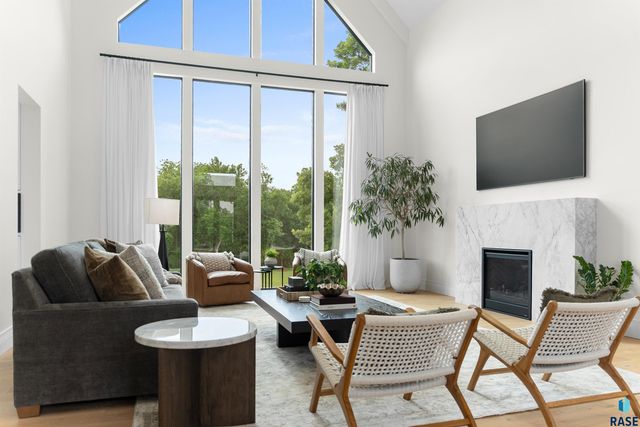 1617 S Scarlet Oak Pl Place, Sioux Falls, SD 57110