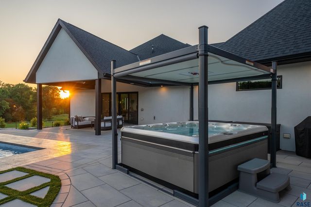 1617 S Scarlet Oak Pl Place, Sioux Falls, SD 57110