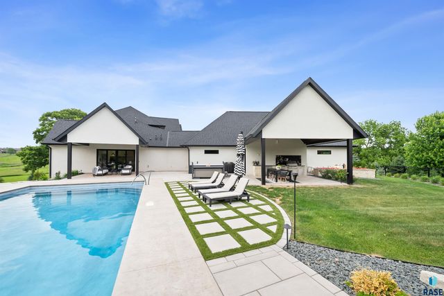 1617 S Scarlet Oak Pl Place, Sioux Falls, SD 57110