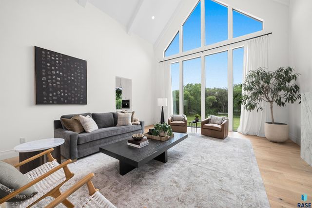 1617 S Scarlet Oak Pl Place, Sioux Falls, SD 57110