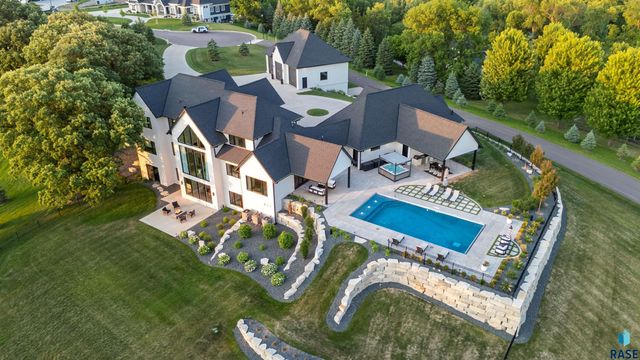 1617 S Scarlet Oak Pl Place, Sioux Falls, SD 57110