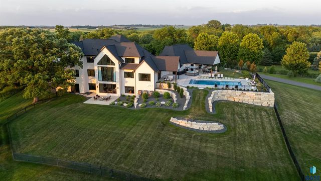 1617 S Scarlet Oak Pl Place, Sioux Falls, SD 57110