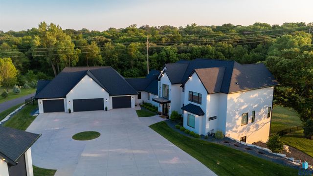 1617 S Scarlet Oak Pl Place, Sioux Falls, SD 57110