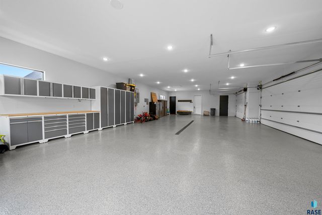 1617 S Scarlet Oak Pl Place, Sioux Falls, SD 57110