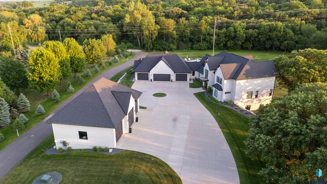 1617 S Scarlet Oak Pl Place, Sioux Falls, SD 57110