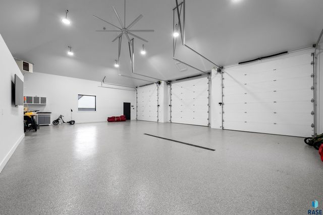 1617 S Scarlet Oak Pl Place, Sioux Falls, SD 57110