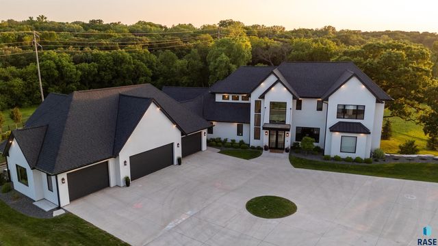 1617 S Scarlet Oak Pl Place, Sioux Falls, SD 57110