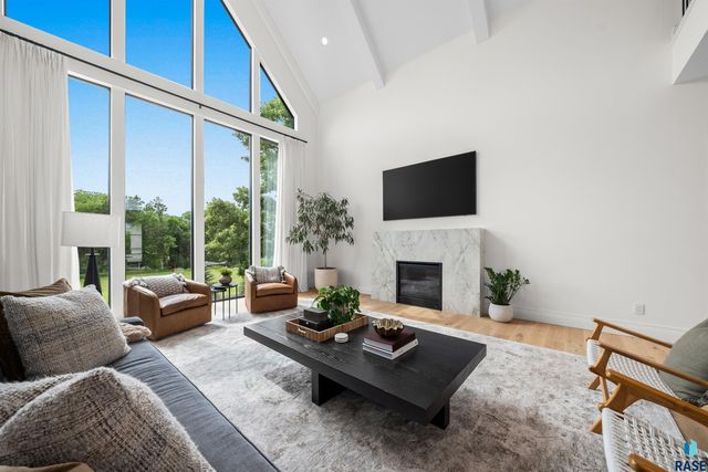 1617 S Scarlet Oak Pl Place, Sioux Falls, SD 57110