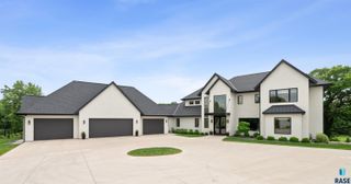 1617 S Scarlet Oak Pl Place, Sioux Falls, SD 57110