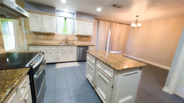 1915 Westlake Road, Houston, TX 77062