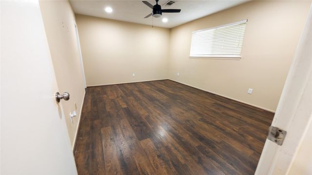 1915 Westlake Road, Houston, TX 77062