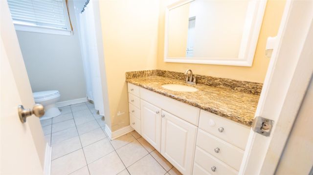 1915 Westlake Road, Houston, TX 77062