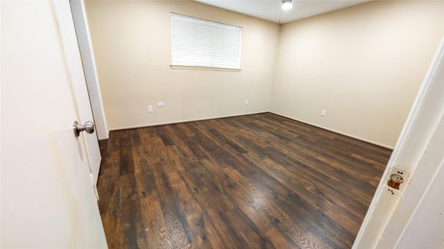 1915 Westlake Road, Houston, TX 77062