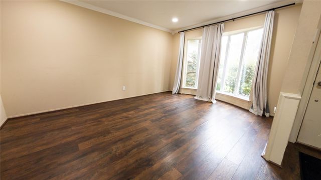 1915 Westlake Road, Houston, TX 77062