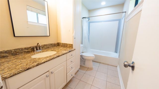 1915 Westlake Road, Houston, TX 77062