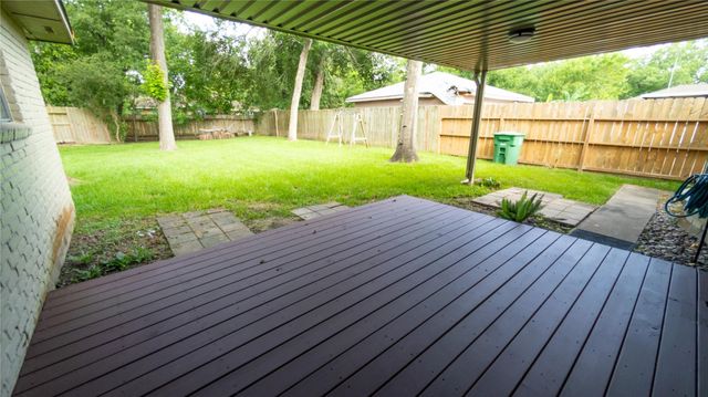 1915 Westlake Road, Houston, TX 77062