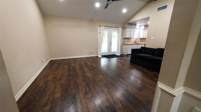 1915 Westlake Road, Houston, TX 77062