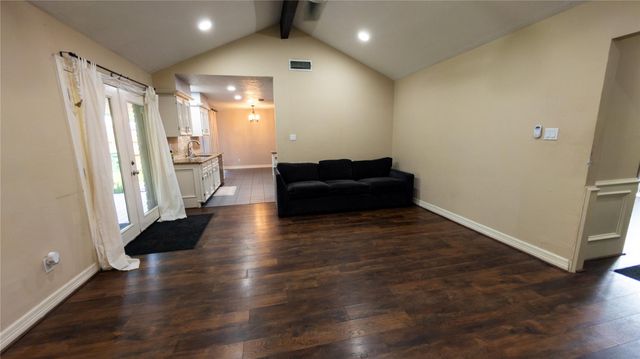 1915 Westlake Road, Houston, TX 77062