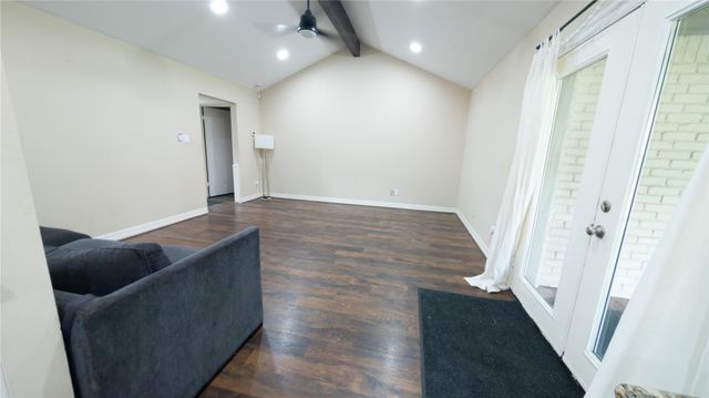 1915 Westlake Road, Houston, TX 77062