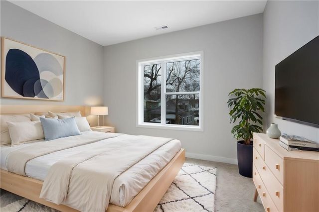 4523 Forest Avenue B, Kansas City, MO 64110