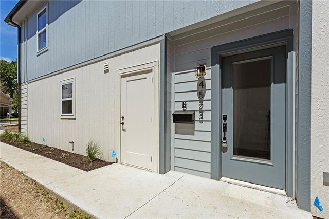 4523 Forest Avenue B, Kansas City, MO 64110