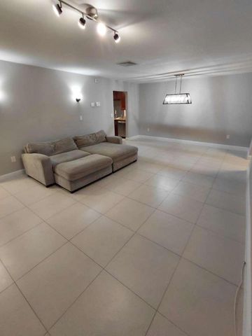 313 SE 4th Terrace, Dania Beach, FL 33004