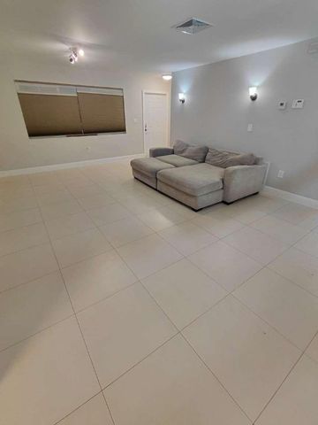 313 SE 4th Terrace, Dania Beach, FL 33004