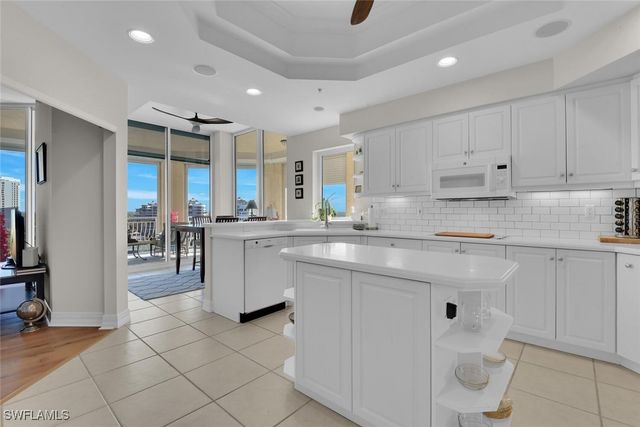 425 Dockside DR PH-1, Naples, FL 34110