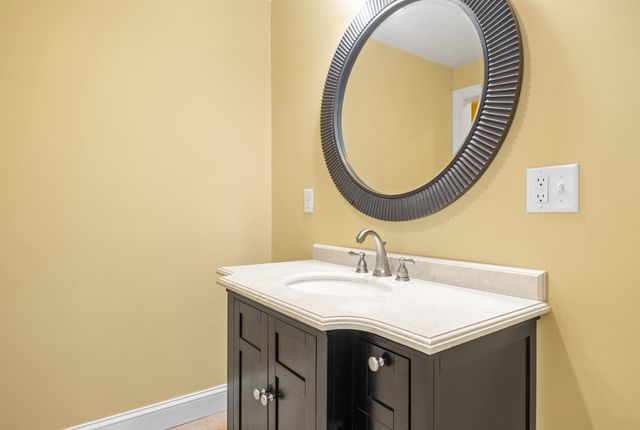 3 Trappers Path, Lakeville, MA 02347