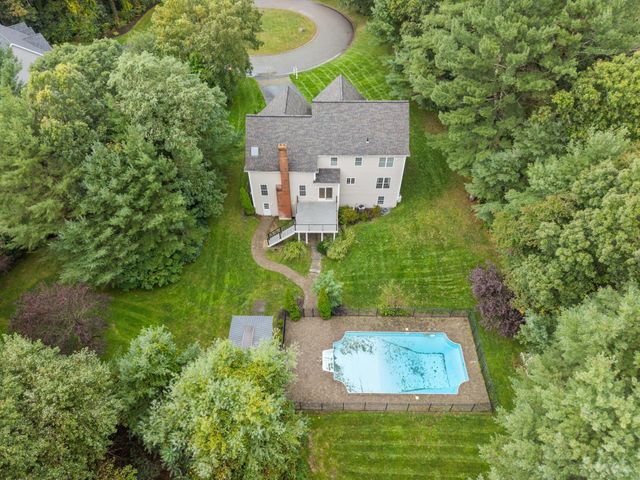 3 Trappers Path, Lakeville, MA 02347