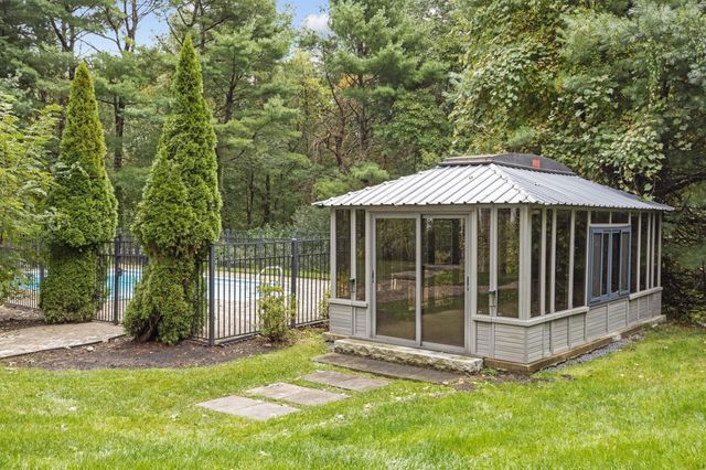 3 Trappers Path, Lakeville, MA 02347