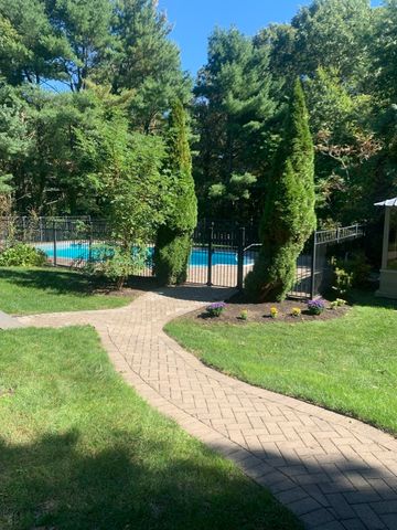 3 Trappers Path, Lakeville, MA 02347