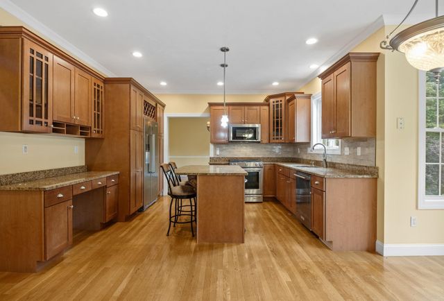 3 Trappers Path, Lakeville, MA 02347