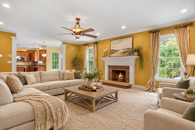 3 Trappers Path, Lakeville, MA 02347