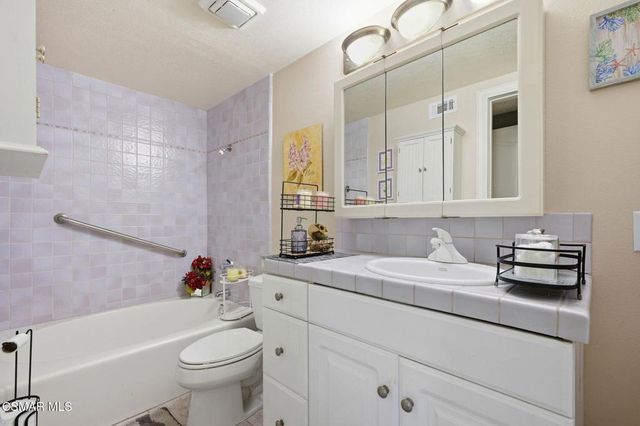 460 Arbor Lane Court 202, Thousand Oaks, CA 91360