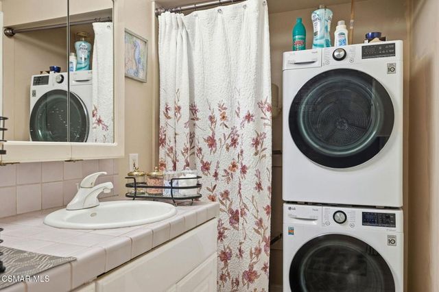 460 Arbor Lane Court 202, Thousand Oaks, CA 91360