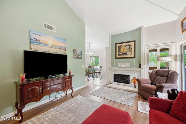 460 Arbor Lane Court 202, Thousand Oaks, CA 91360