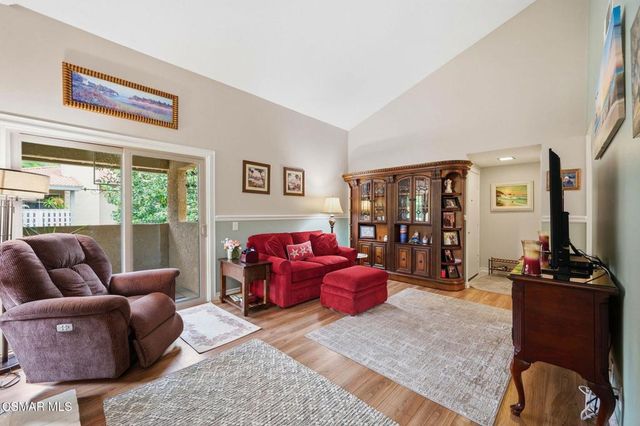 460 Arbor Lane Court 202, Thousand Oaks, CA 91360