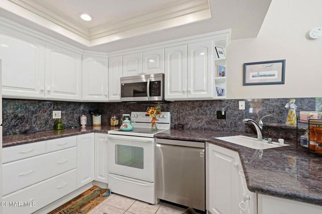 460 Arbor Lane Court 202, Thousand Oaks, CA 91360