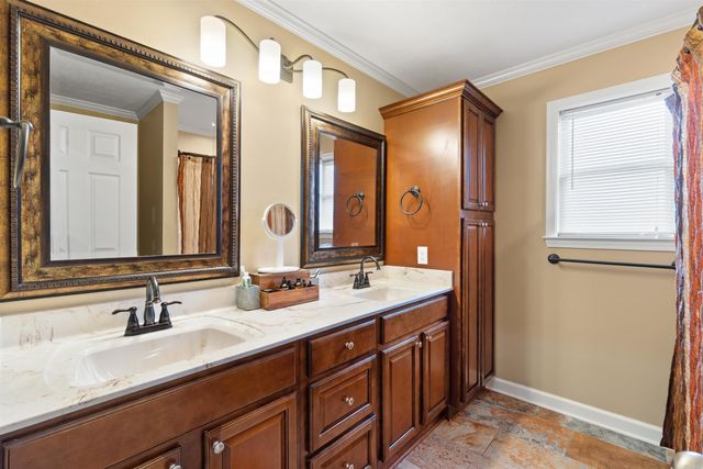 2060 Shadow Falls Dr, Conway, AR 72032